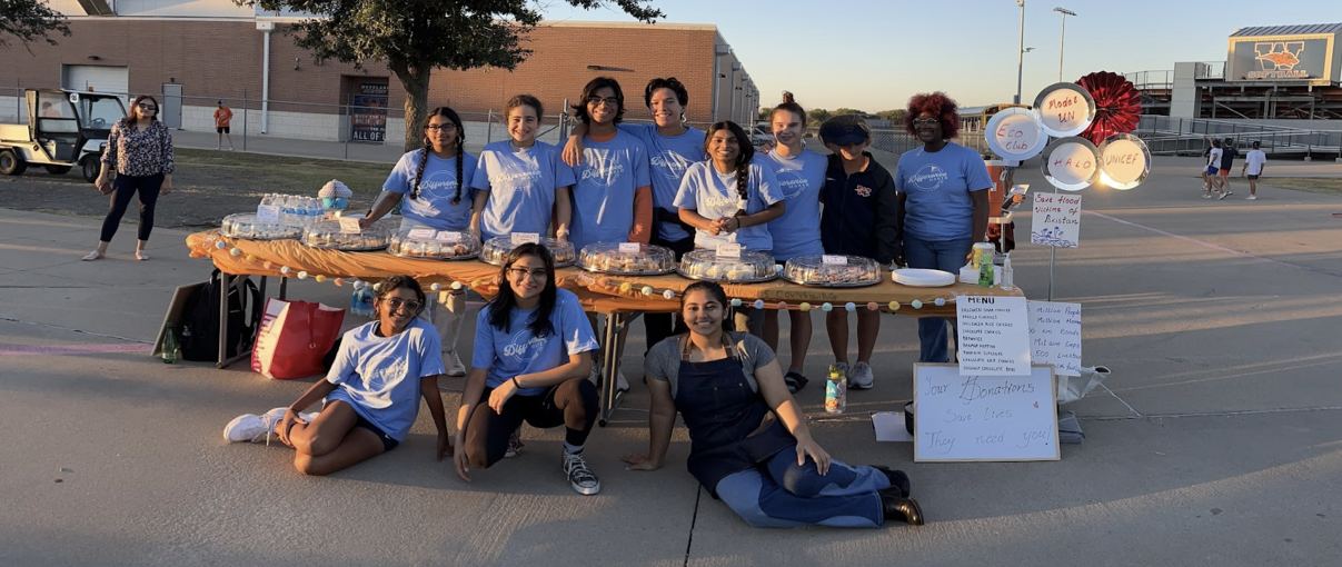 Students from Model UN, H.A.L.O, ECO club, Baking club and UNICEF raised more than 600$ during the Wakeland Homecoming/Community Pep Rally heeding to the United Nations appeal for help. 