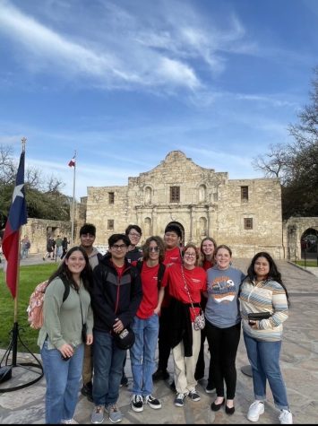 San Antonio -- Wakeland Academic Decathlon students learn more about the Alamo, a national monument that honors the Battle of the Alamo of the Texas Revolution, and connect with each other, while competing against other top teams in the state.  It was my first time ever seeing the Alamo, and I thought it was cool...Everyone else was reading all the informational signs around the building, [and they] didnt leave until it was closed, Sayde Blanchette said.