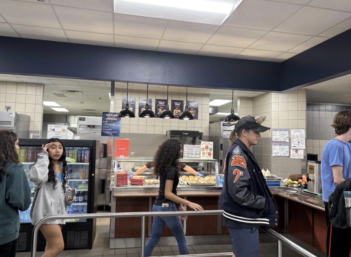      School lunch line 